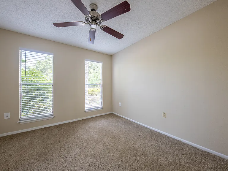 Palm Cove Apartments — Photo 55