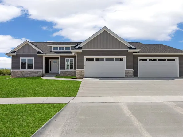 3009 Prairielight Ct, Hiawatha, IA 52233