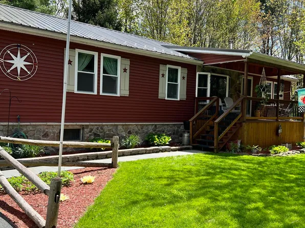 14 Cottonwood Dr, Hawley, PA 18428