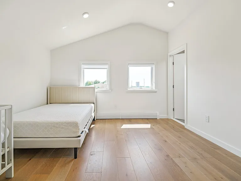 66B Henry Ave — Photo 30