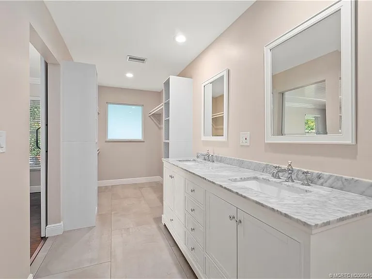 53 N Sewalls Point Rd — Photo 23