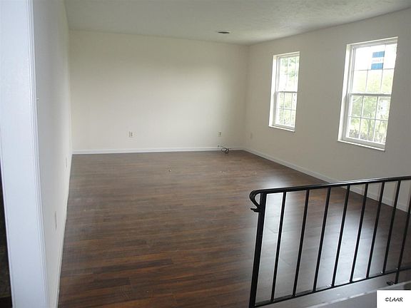 5th image of 1592 Meadow Run Dr