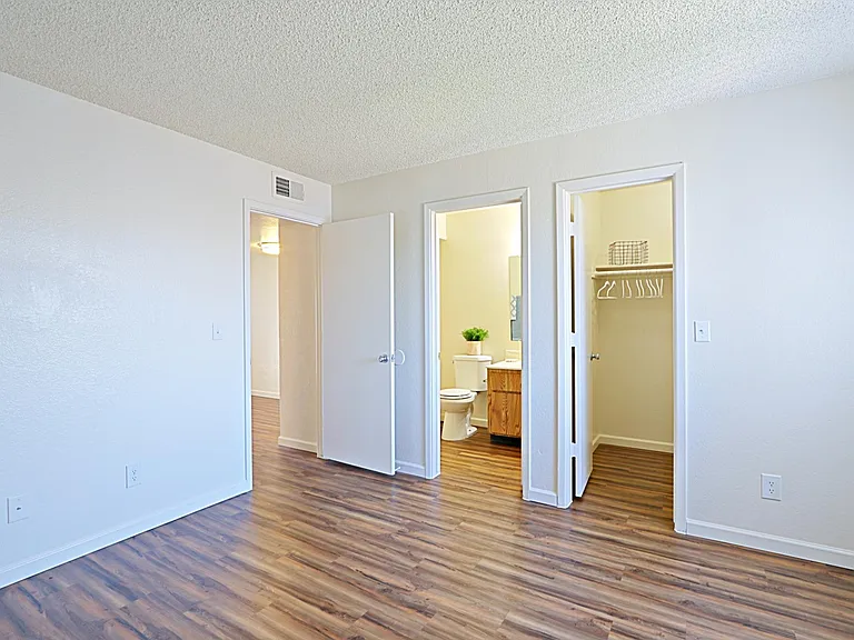 1235 S Dorsey Ln #102 — Photo 7