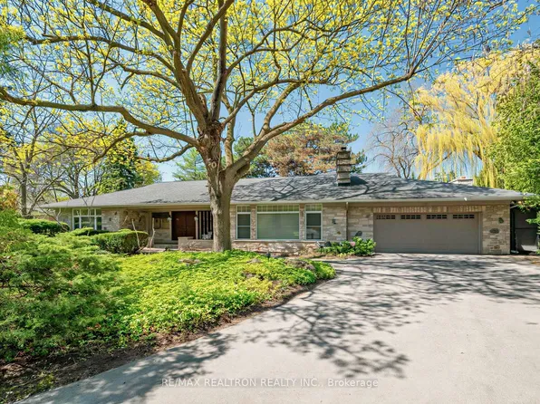 11 Mead Ct, Toronto, ON M2L 2A5