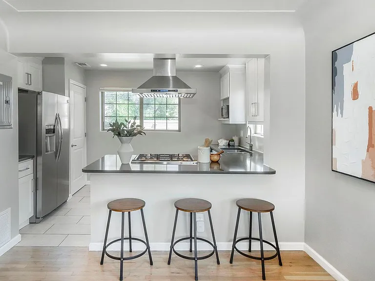 Sloan's Lake: 2-Bedroom 1 Bath With High-End Finishes — Photo 13