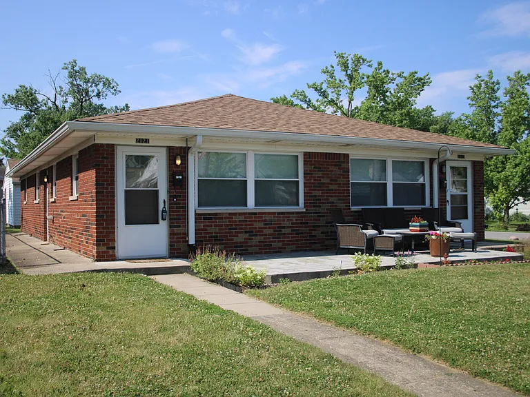 2121 Main St — Photo 3
