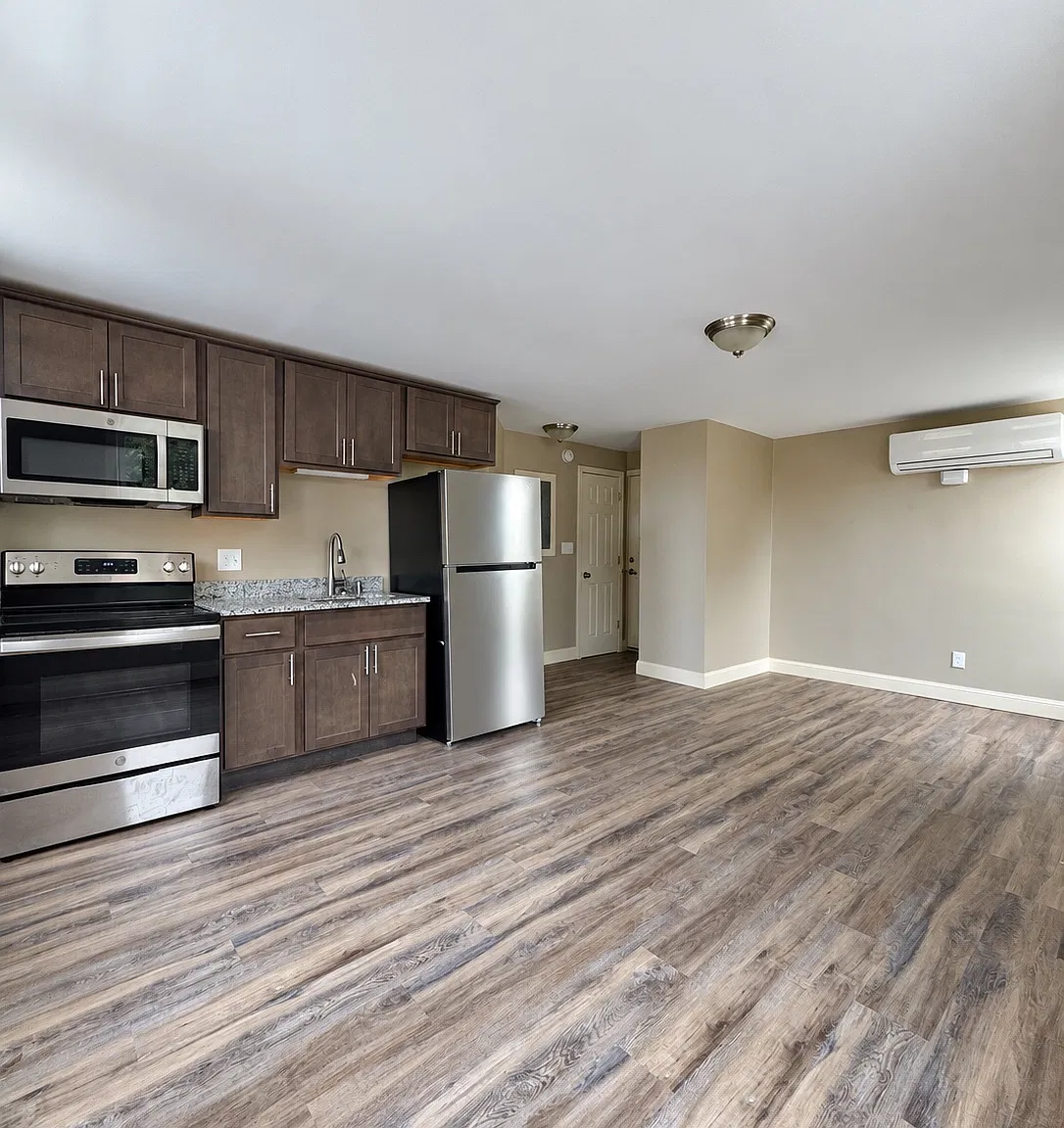 381 Chestnut St — Photo 1