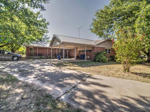 701 N 6th St, Marlow, OK 73055