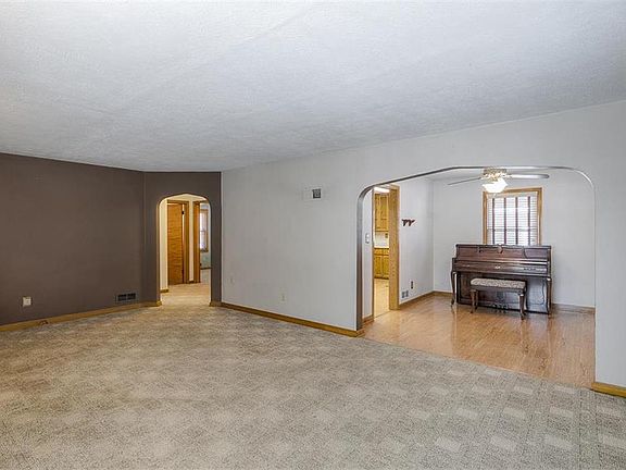 5th image of 10634 Felton St