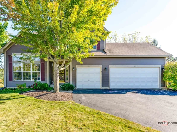 1297 Boxwood Dr, Crystal Lake, IL 60014