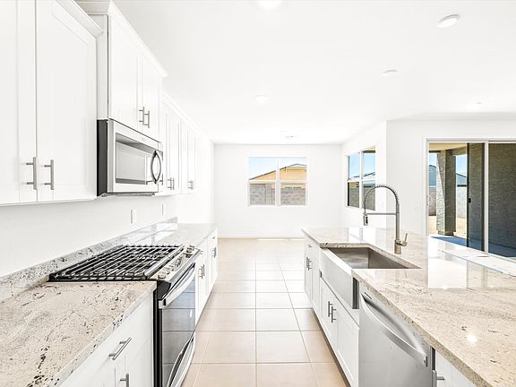 Kitchen modeled in Onyx floorplan at Paloma Creek
