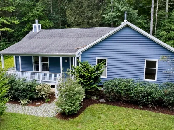 11 Eastview Dr, Belchertown, MA 01007