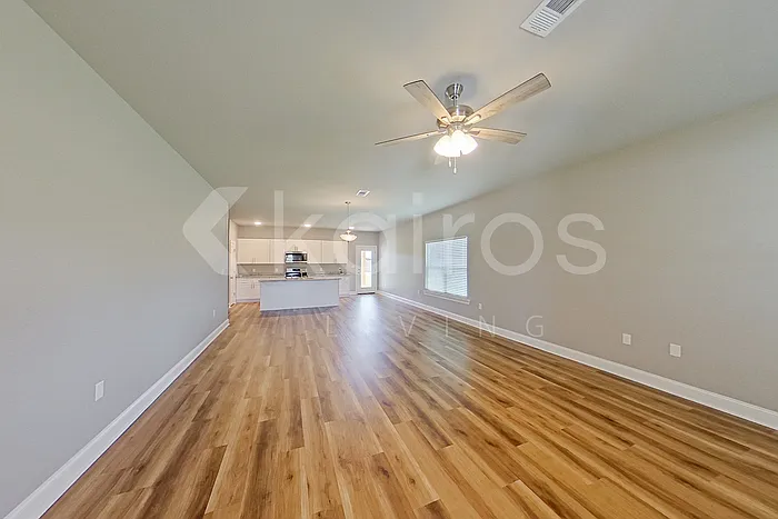 4 bed, 2.0 bath, 1814 sqft, $2,195 — Photo 4