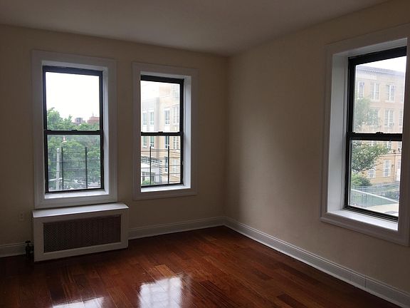 2nd image of 679 Waring Ave APT 3C