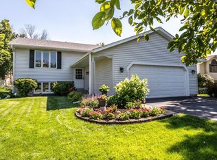 1007 Savannah Rd, Eagan, MN 55123