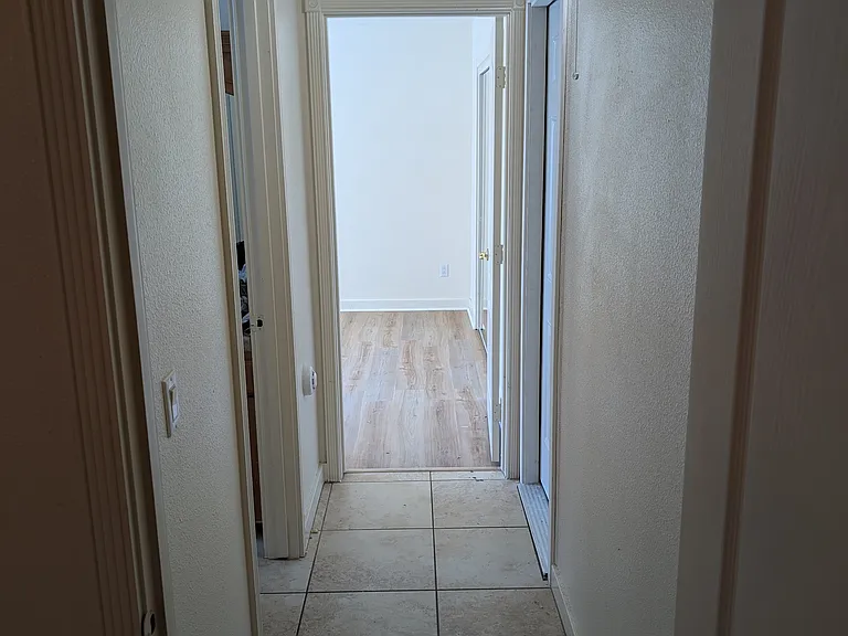 Shafter Ave — Photo 10