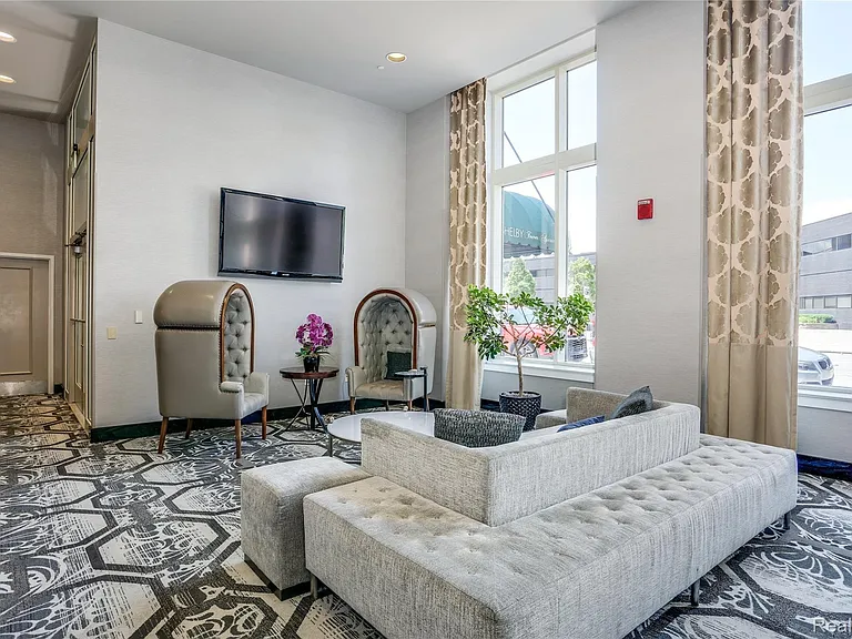 525 W Lafayette Blvd #21B — Photo 48