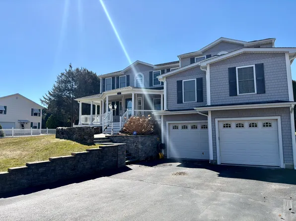 60 Mumford Rd, Narragansett, RI 02882