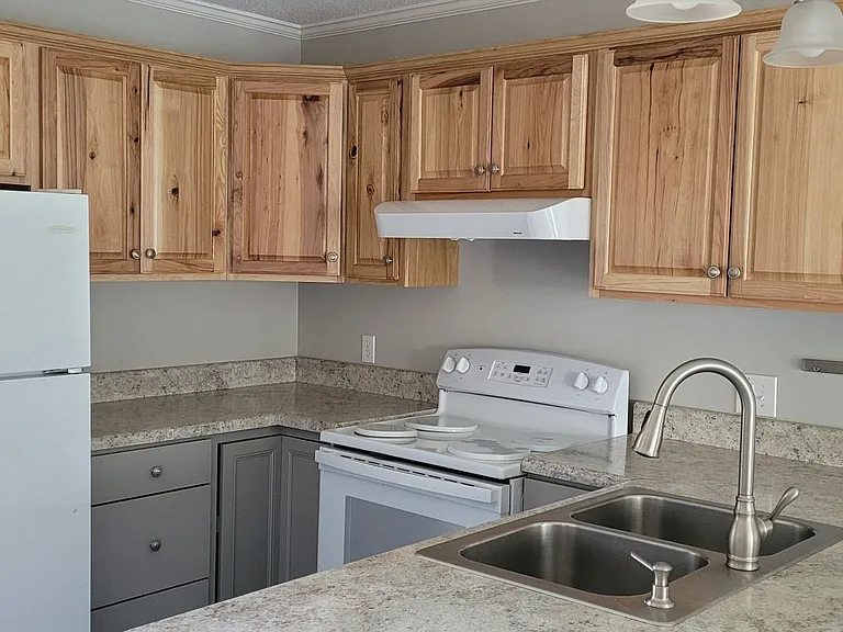 475 Meadowview Dr #B306 — Photo 3