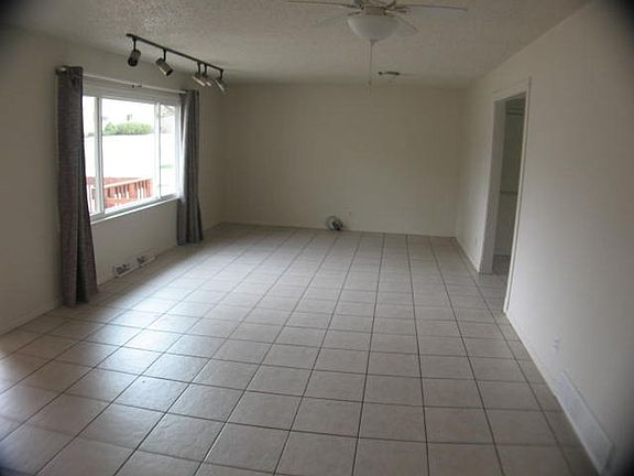 2nd image of 1613 Horseshoe Pl