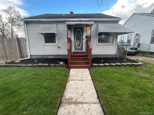 3911 20th St, Wyandotte, MI 48192