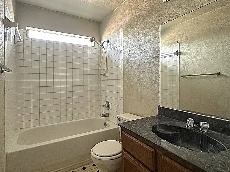 2801 Cantabrian Dr #D — Photo 9