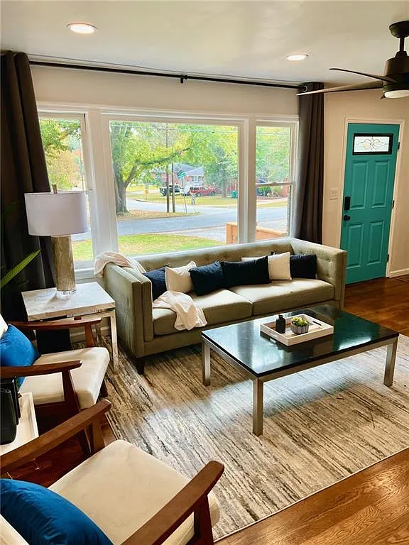 3 bed, 2.0 bath, 1686 sqft, $3,000 — Photo 4