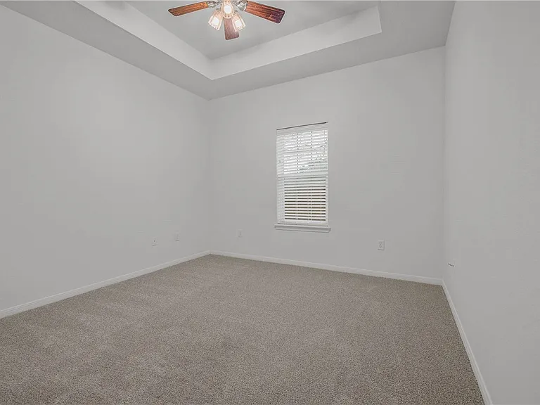 305 Stone Chase Ct — Photo 16