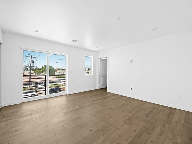 6830 Hazeltine Ave — Photo 45