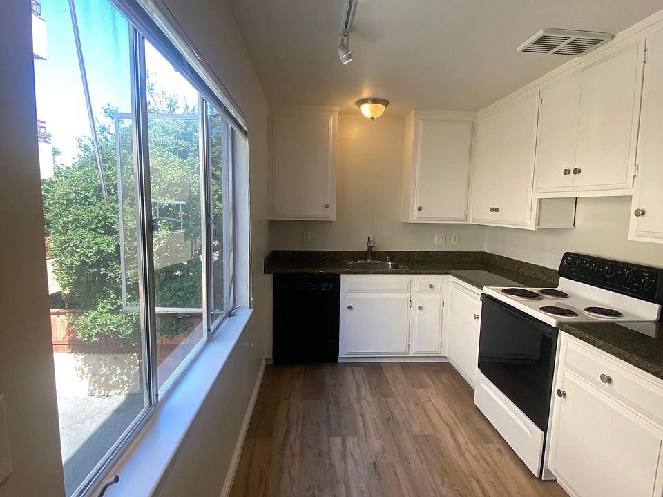 1st image of 1919 Garden Dr APT 202