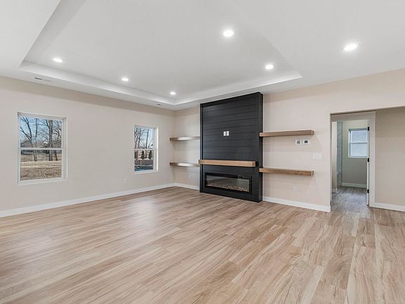 3rd image of 4467 Charm Dr
