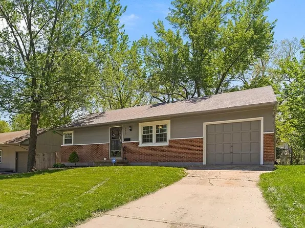 6407 W 82nd St, Overland Park, KS 66204