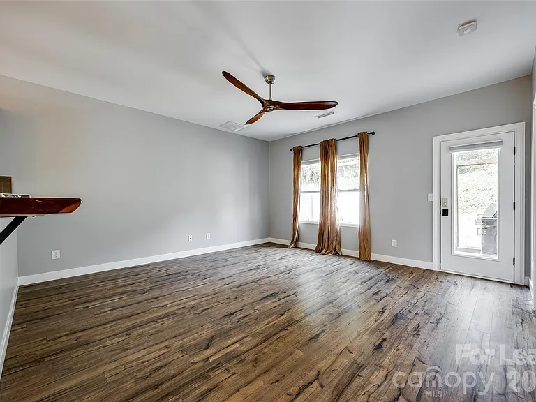 440 Battery Cir — Photo 11
