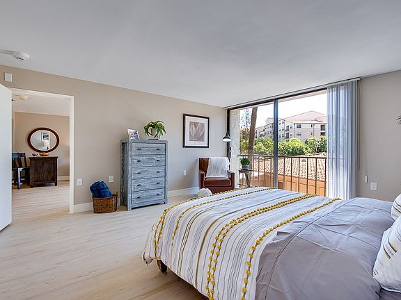 2nd image of 24552 Paseo De Valencia Unit B421