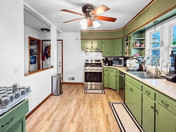 5th image of 805 3rd St SW
