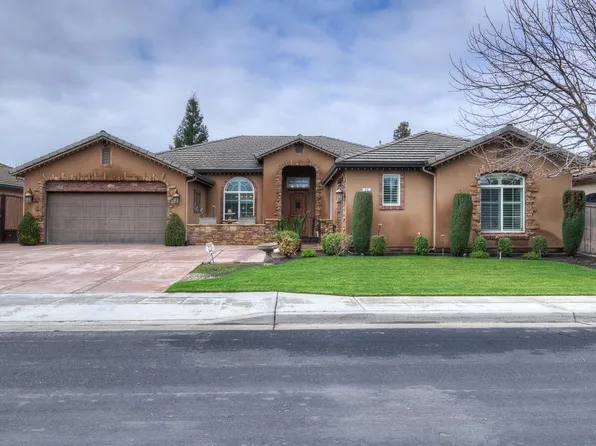 24 Gateway Ave, Clovis, CA 93612