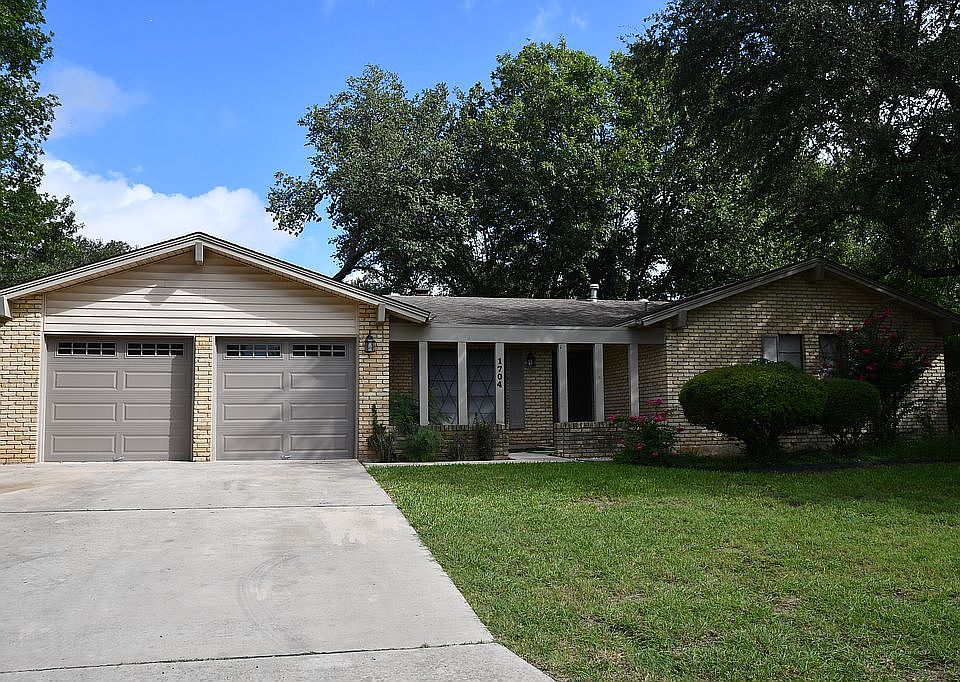 1st image of 1704 Willow Ln