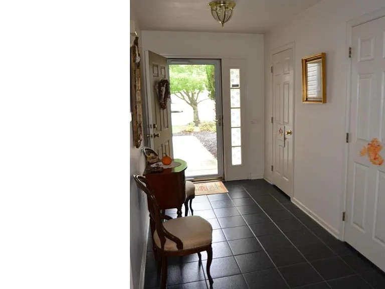 302 Doral Dr — Photo 4
