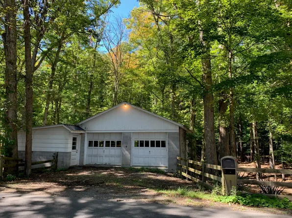 Brush Rd, Lewisburg, WV 24901