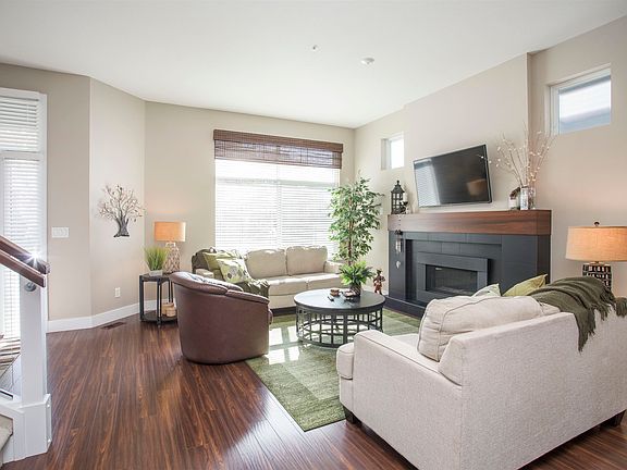 3rd image of 10497 Robertson St