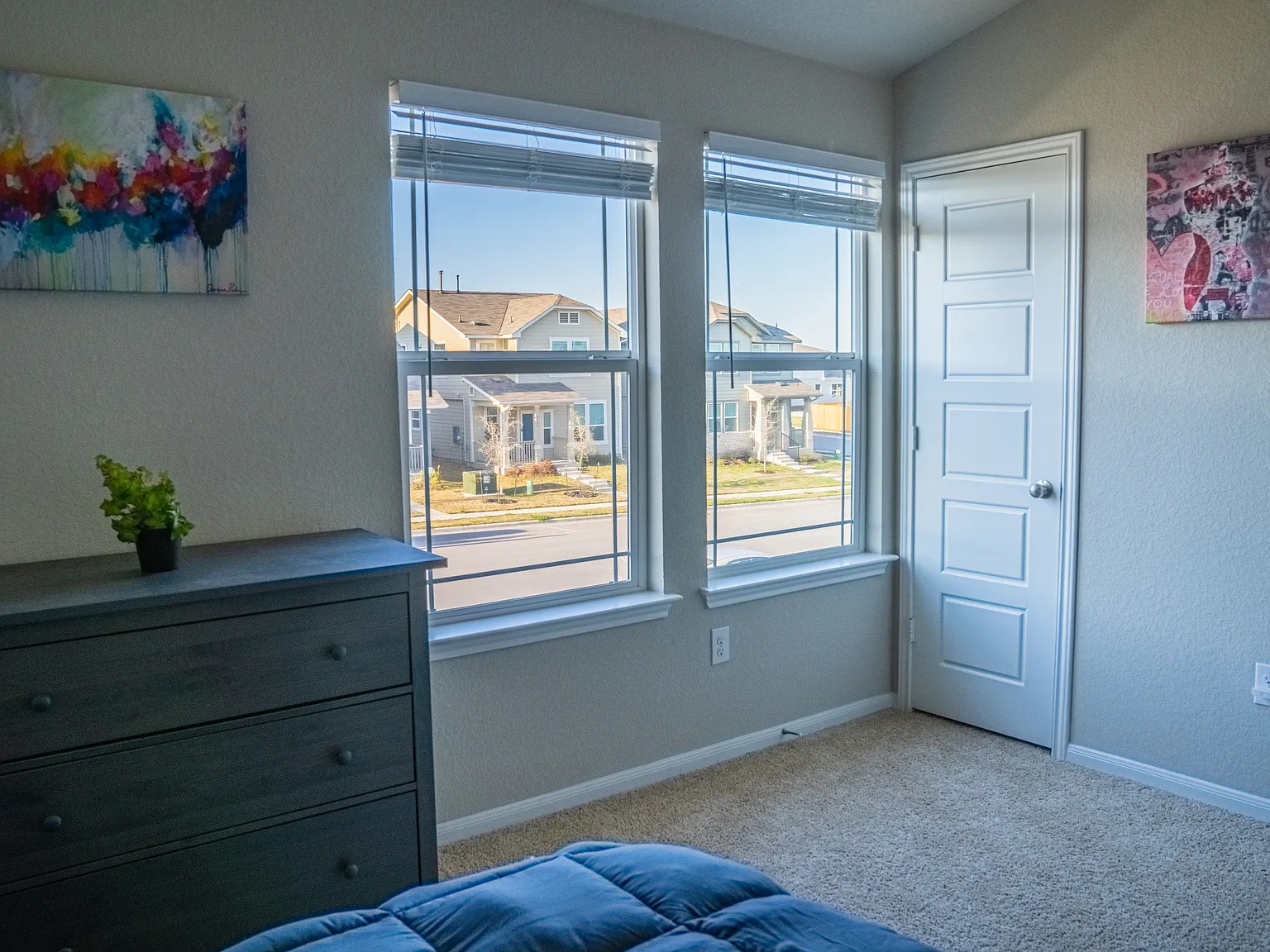4 bed, 3.5 bath, 1854 sqft, $900 — Photo 2