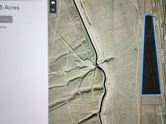 3rd image of 395 Highway