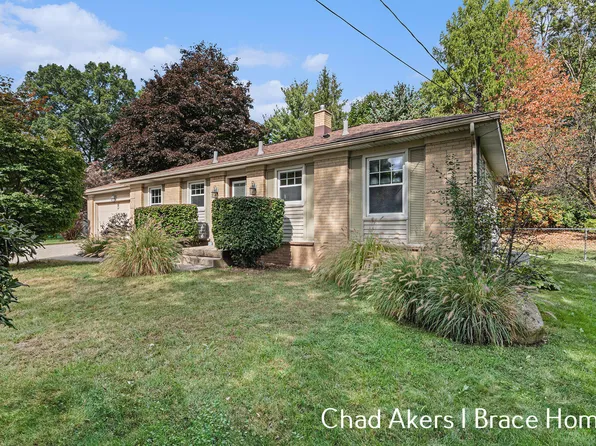 2820 Johnathan Ct NE, Grand Rapids, MI 49525