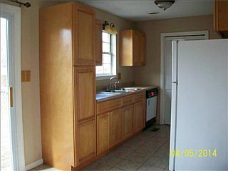3rd image of 704 Spees Dr