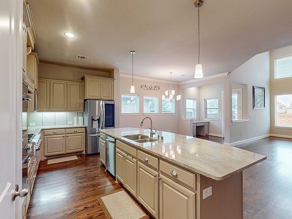 5th image of 112 Spear Ct
