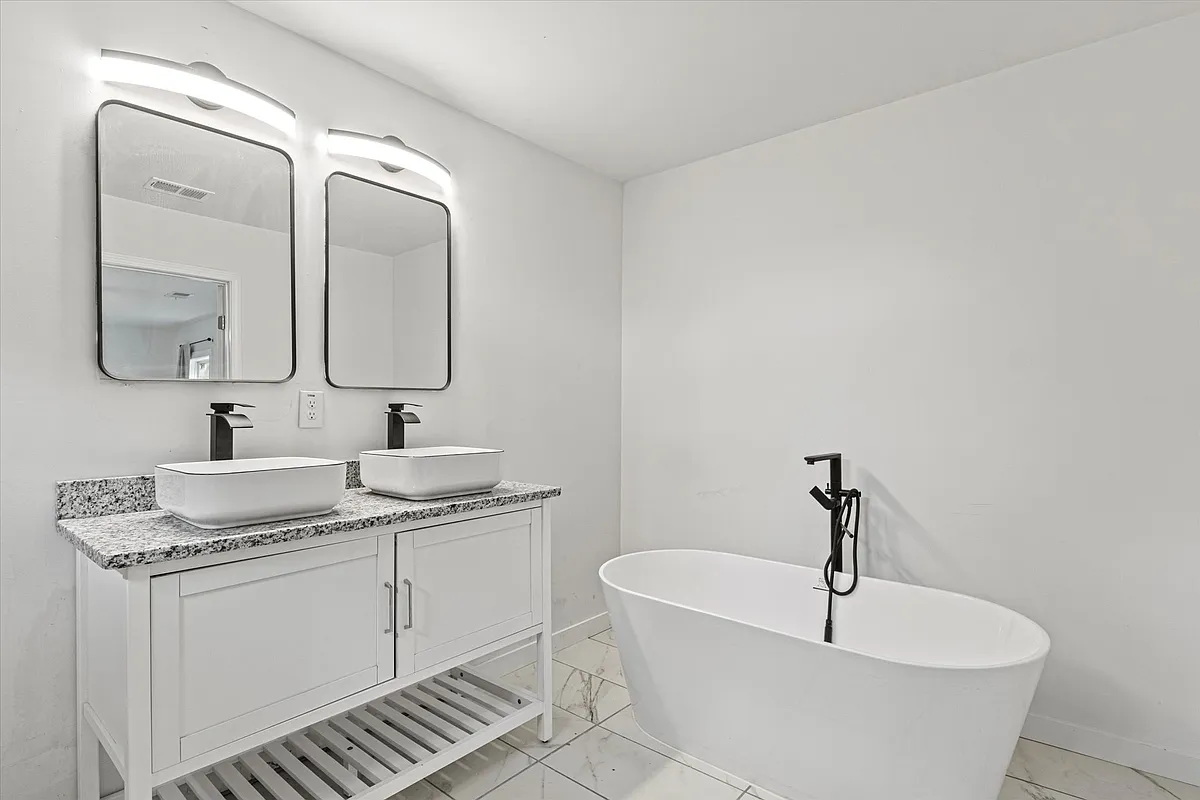 Building Photo - Peeples St SW