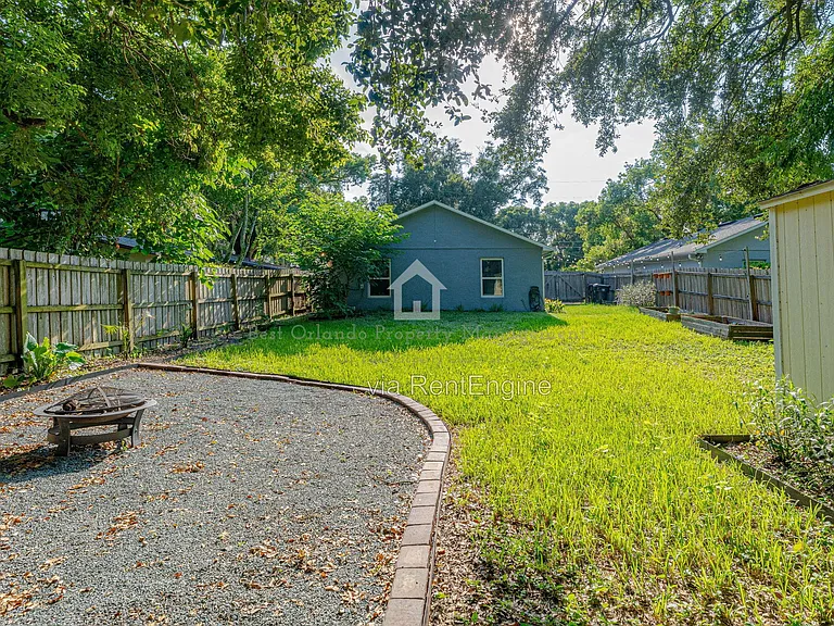 2403 Mayer St — Photo 8