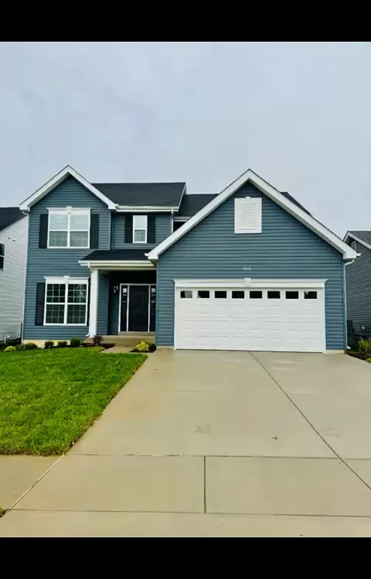 3 bed, 2.5 bath, 2544 sqft, $2,995 — Photo 1