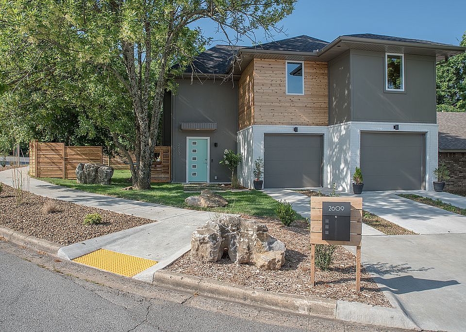 1st image of 2609 Villa Blvd