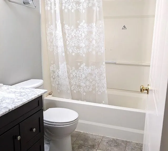 3227 King St E #610 — Photo 13